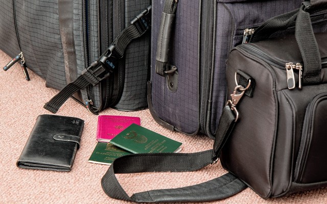 suitcase-841200_1280
